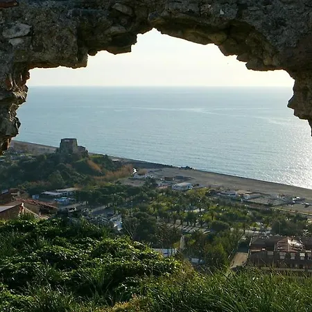 Large Near The Sea * Scalea